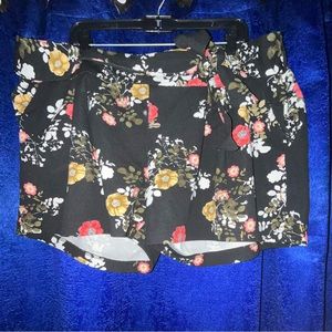 Plus size floral print waist tie shorts